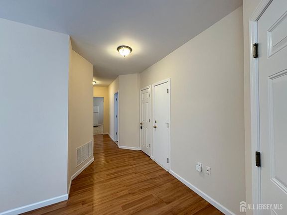 5th image of 154 George St Floor 1