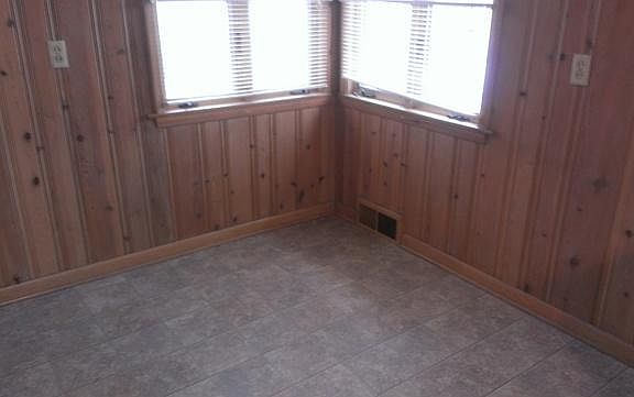 5th image of 412 W Boys St