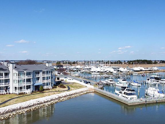 5th image of 615 Oyster Cove Dr