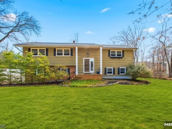 31 Blue Ridge Ave, Green Brook, NJ 08812