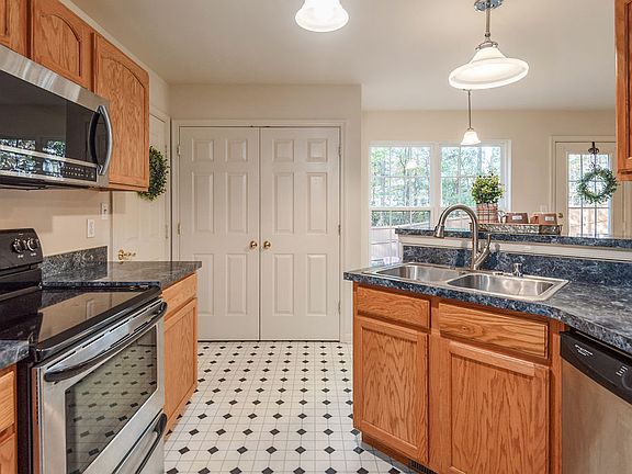 5th image of 8601 Dunstable Ct