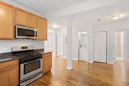 5th image of 2015 W Jarvis Ave #1