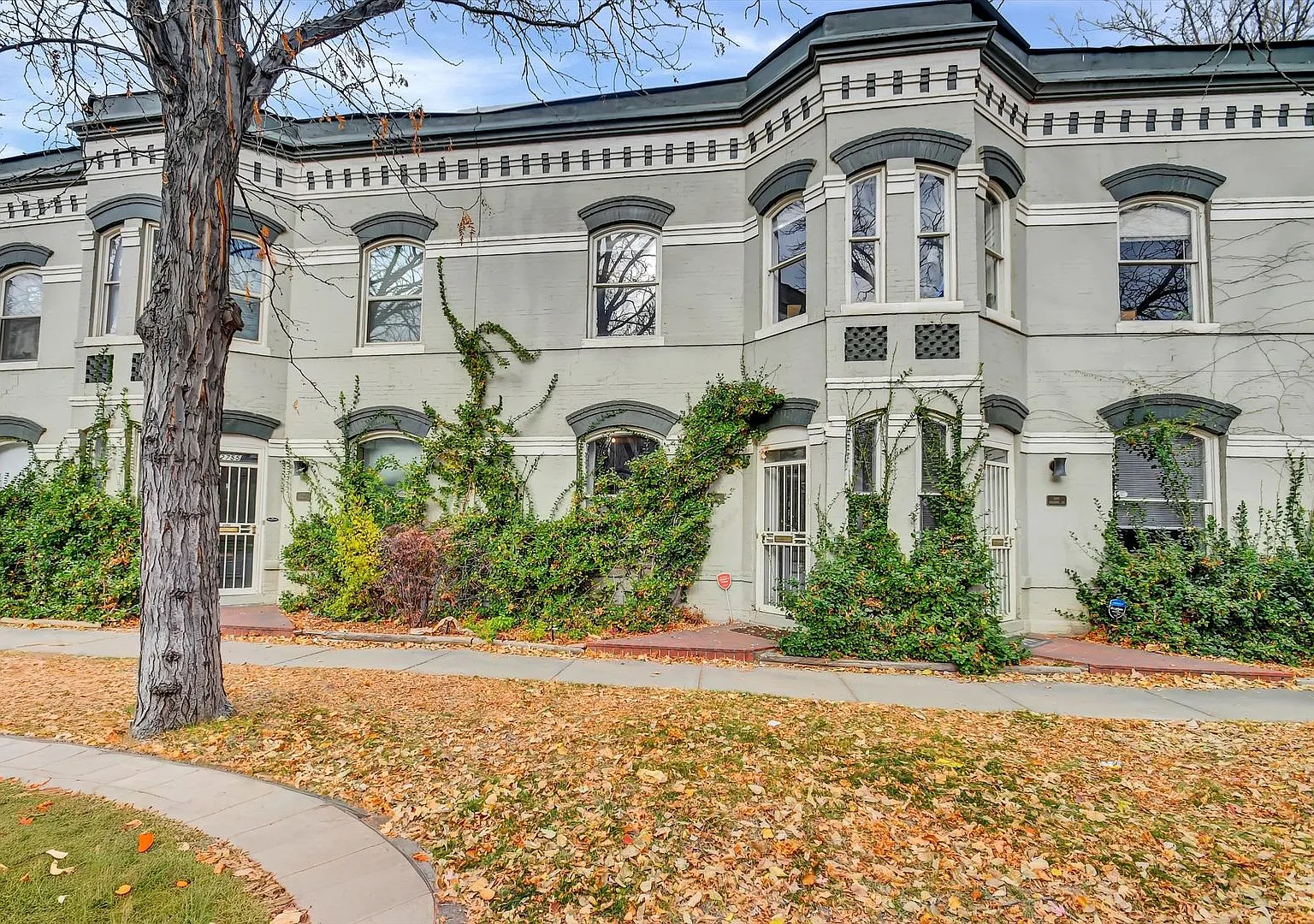 Architecturally Stunning Curtis Park Townhome With Historic Charm — Photo 3
