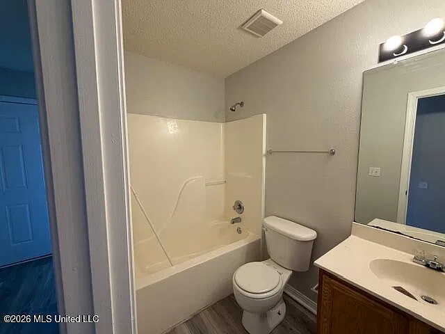 3 bed, 2.0 bath, 1200 sqft, $1,500 — Photo 4