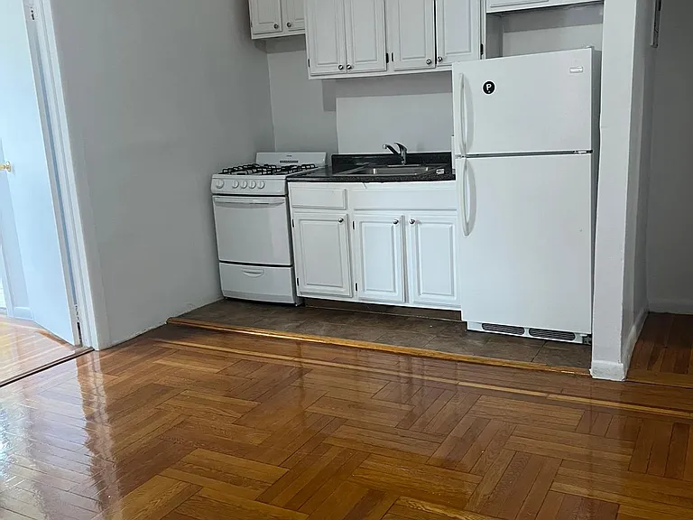 3230 Steuben Ave #C1 — Photo 2