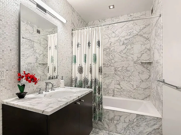 4630 Center Blvd #406 — Photo 8