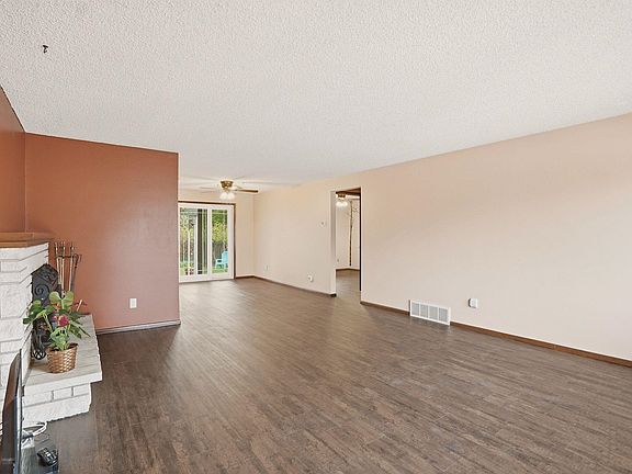 5th image of 3220 W Francis Ave