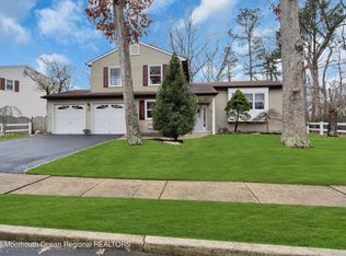 4 James Hollow Ct, Howell, NJ 07731