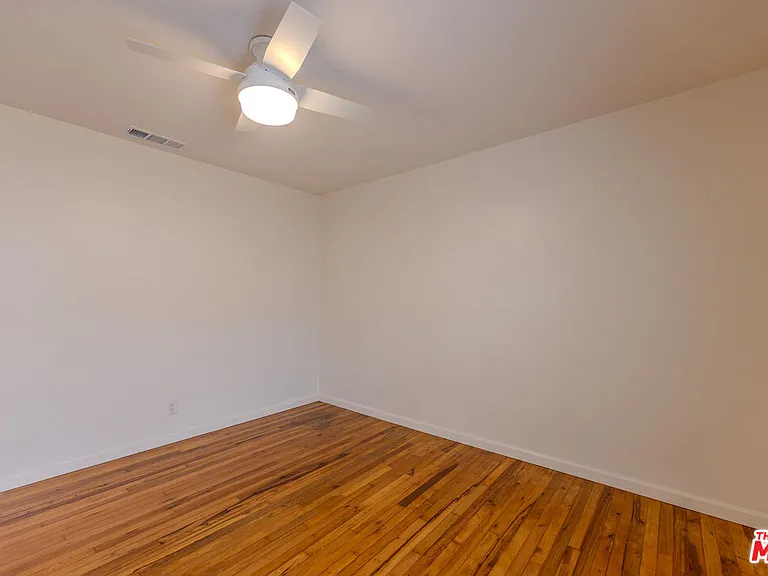 302 N Maple St — Photo 22