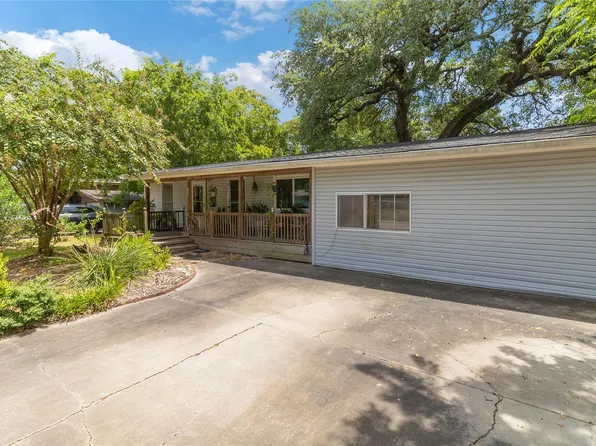104 Camellia St, Lake Jackson, TX 77566