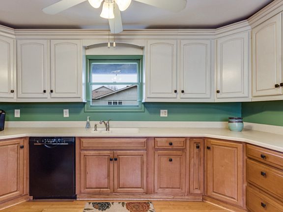 4th image of 565 W Daisy Pl