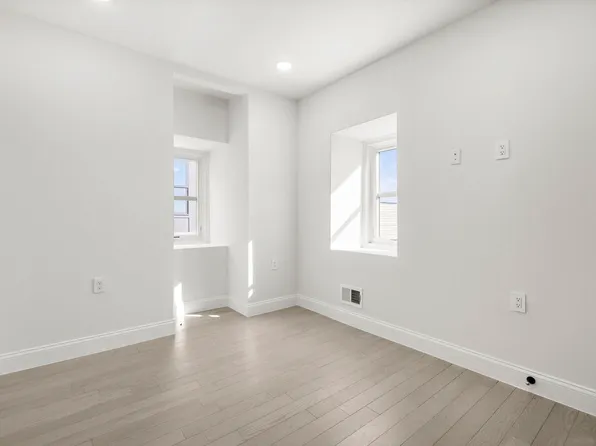 133 Clifton Place image 13 of 20