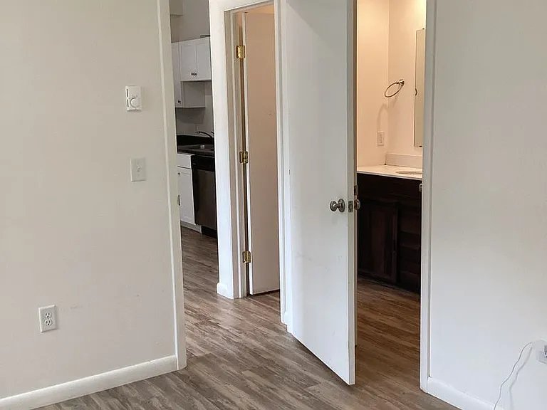 University Park Apartments near Cornell University — Photo 219