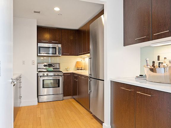 4th image of 5-09 48th Ave #7B