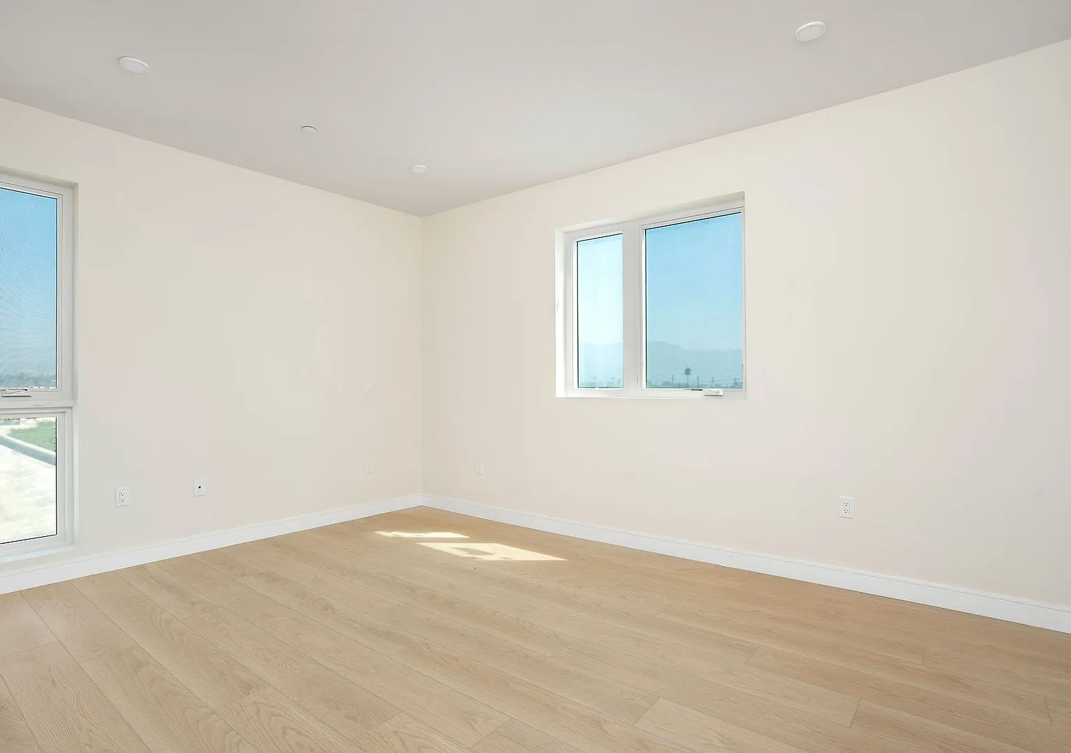 2 bed, 2.5 bath, 1148 sqft, $3,445 — Photo 2