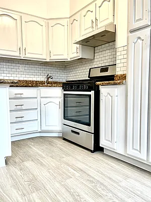 Rented by Remax Real Estate Professionals | media 27