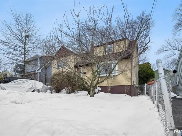 18 Byrne Pl, Bergenfield, NJ 07621