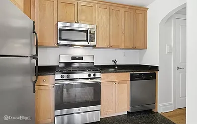 Rented by Manhattan Realty Group