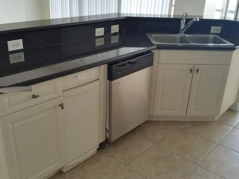 8207 NW 128th Ln #18-B — Photo 7