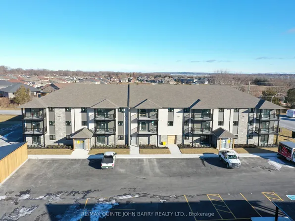 10 Hillside Meadow Dr #107, Quinte West, ON K8V 0J5