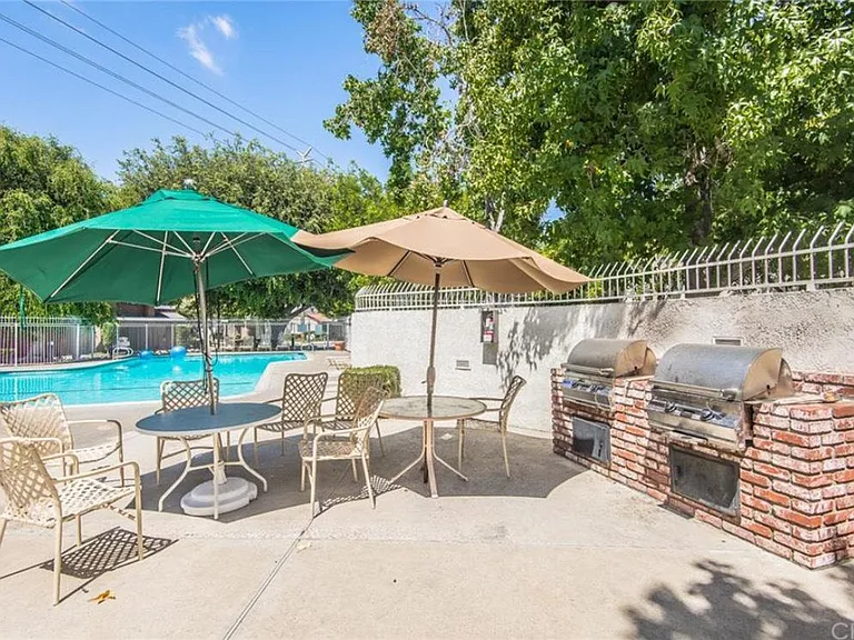 8610 Meadow Brook Ave #E — Photo 15