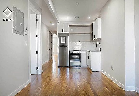 2nd image of 184 Hart St #8