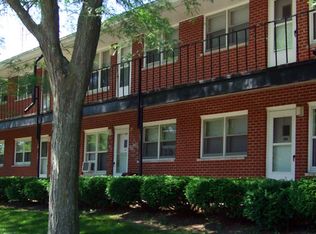 921 Normal Rd APT 202, Dekalb, IL 60115