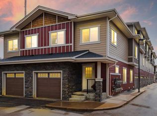 22 W Coach Rd SW, Calgary, AB T3H0M6