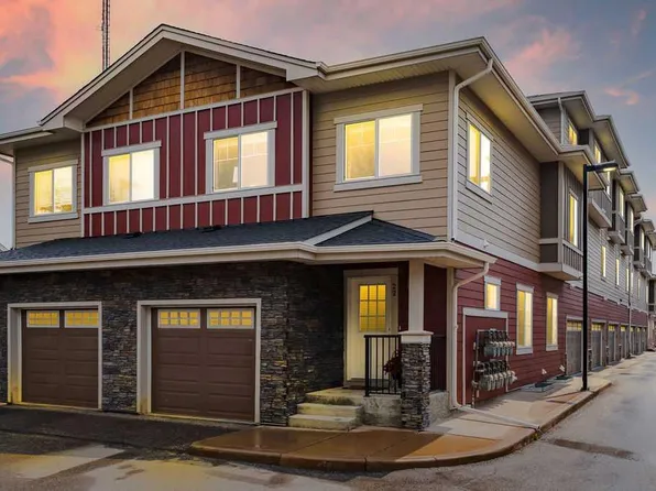 22 W Coach Rd SW, Calgary, AB T3H 0M6