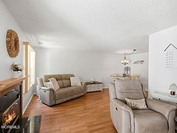 5th image of 1304 Iris Way #1304