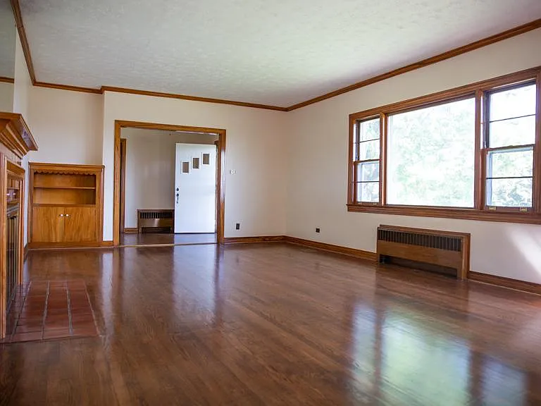 6003 N Broadway St — Photo 7