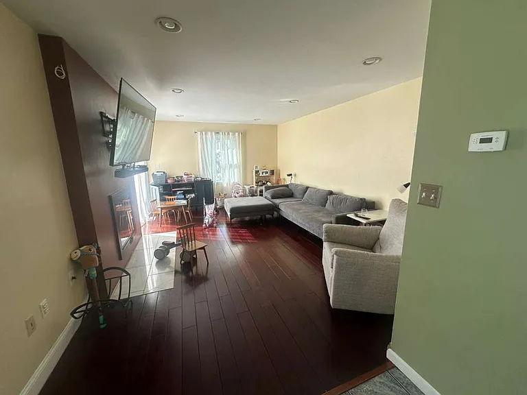1790 Stratfield Rd — Photo 10
