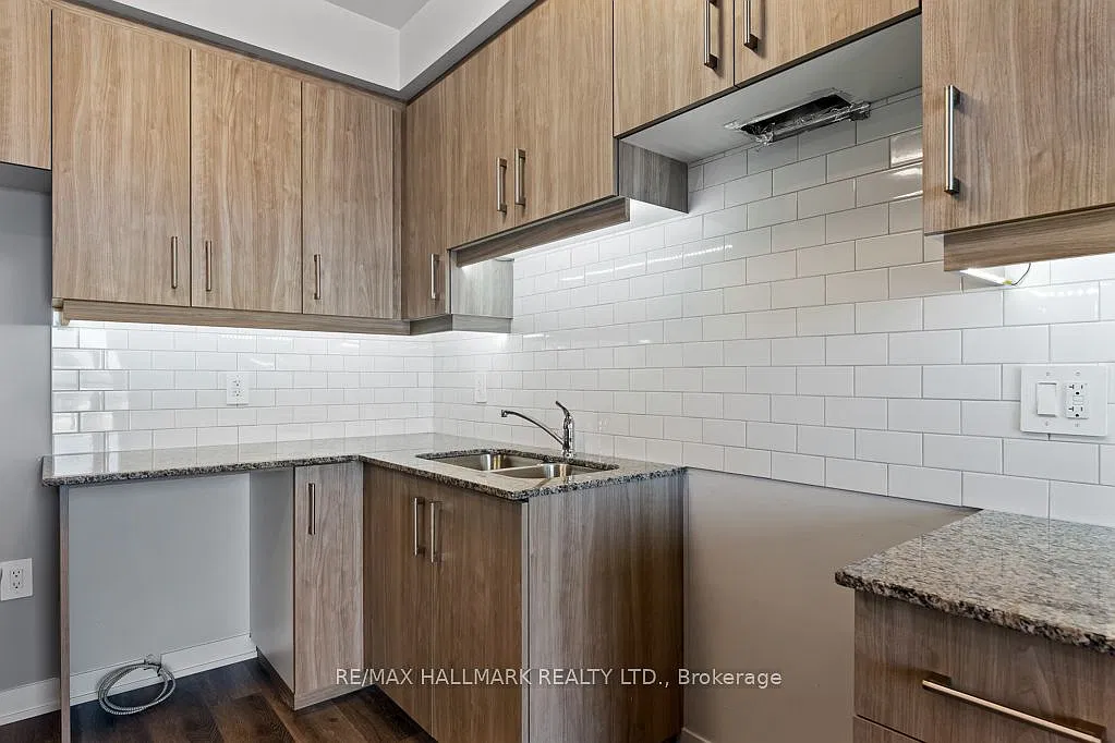 Condos on King — Photo 3