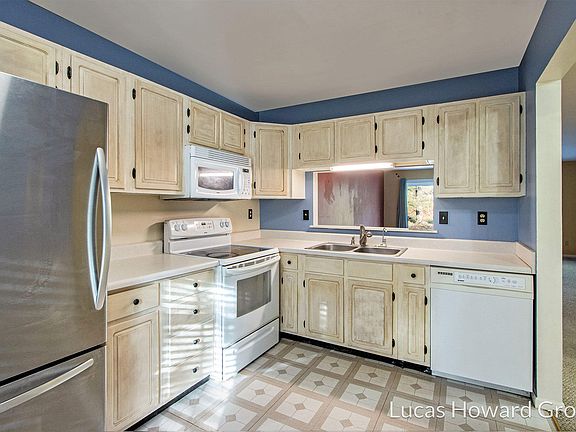 5th image of 10215 Foxhollow Ct
