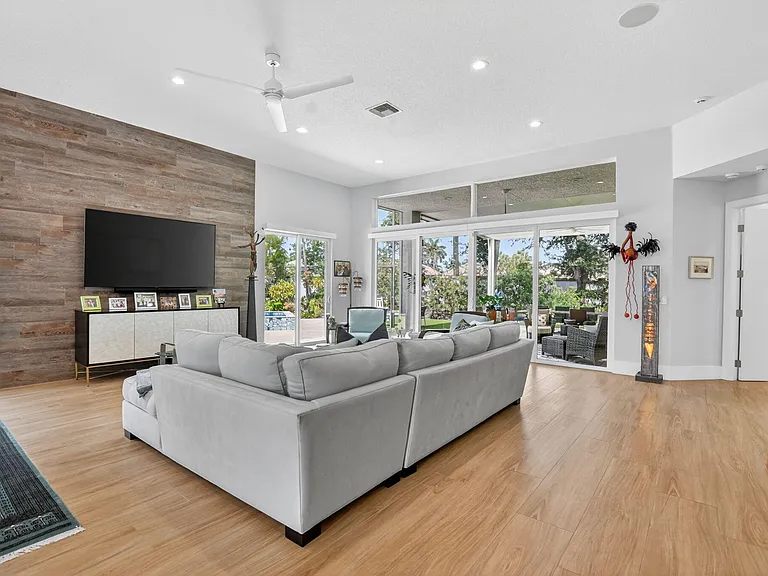 7843 Villa D Este Way — Photo 11