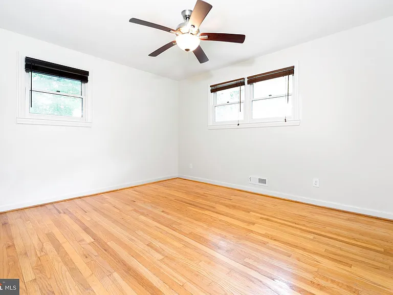 1418 Thornden Rd — Photo 6
