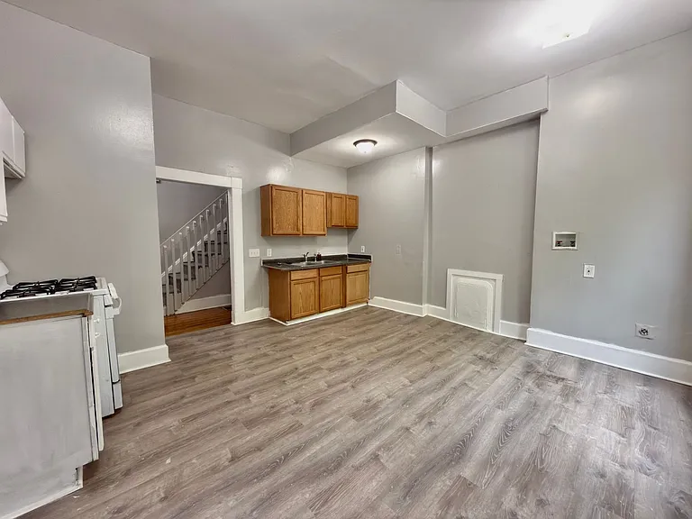 2271 Vine St — Photo 6