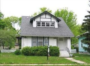 932 N Ash St, Waukegan, IL 60085