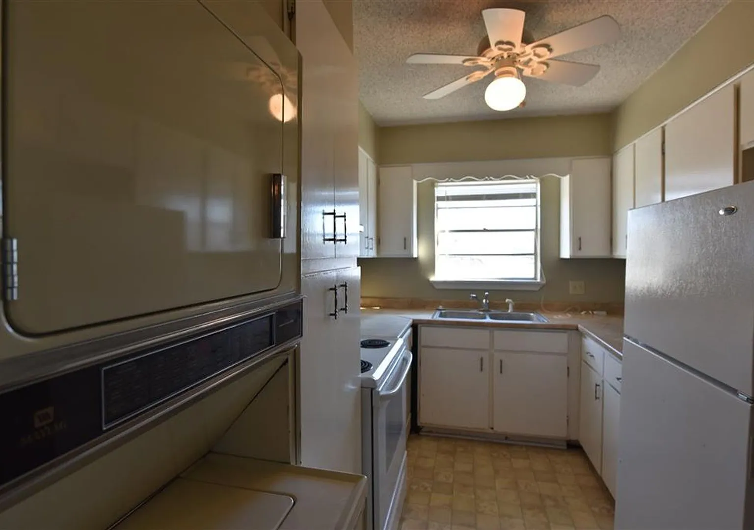 100 Royal Way 4D — Photo 4