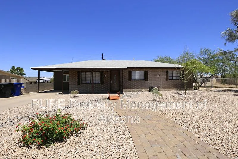 3 bed, 2.0 bath, 1232 sqft, $1,995 — Photo 3