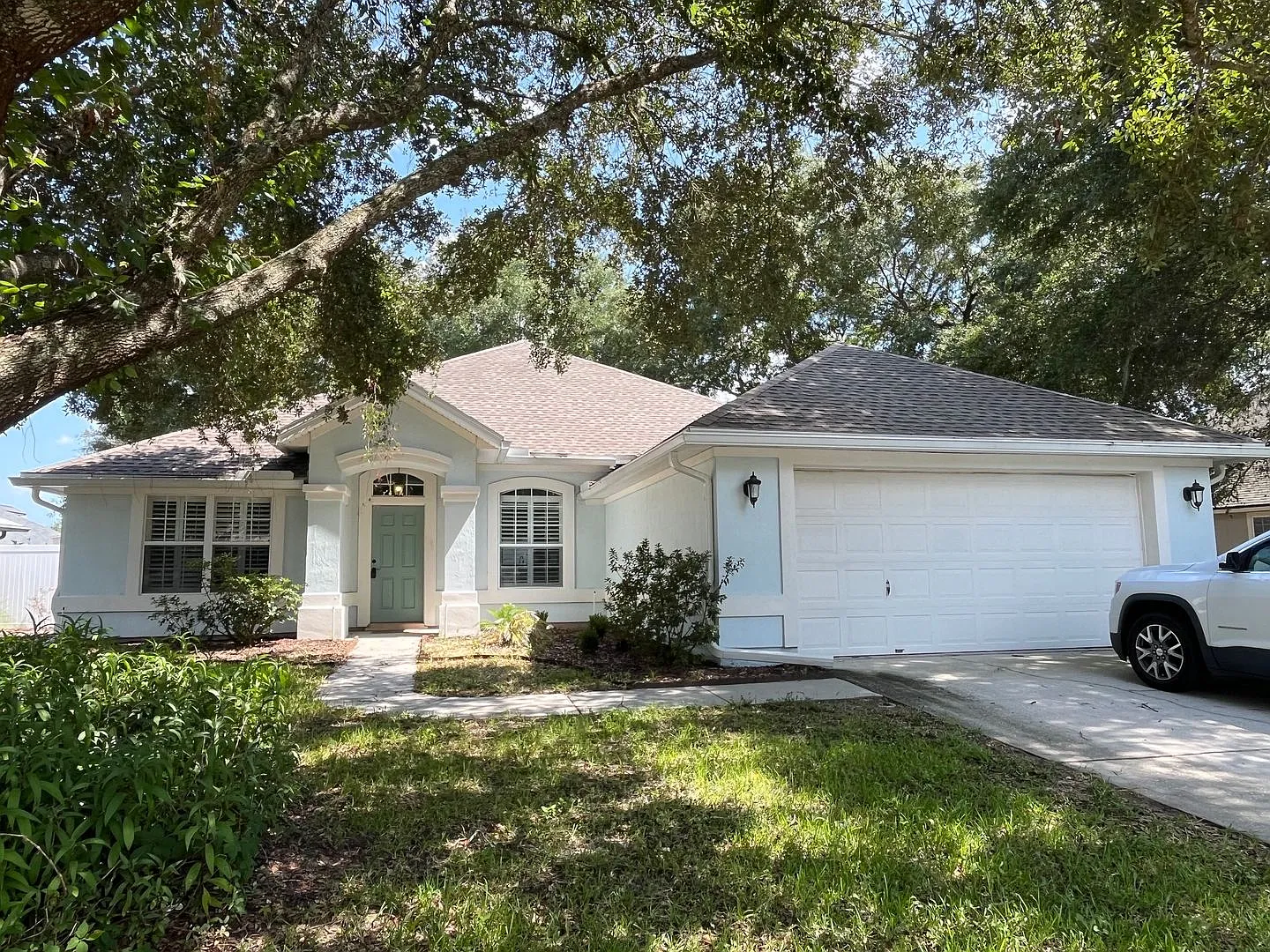 Screened In Ground Pool! Close to Schools, Shopping, Restaurants! — Photo 2