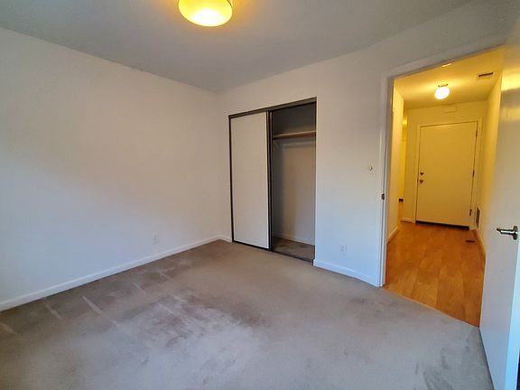 4th image of 705 Banks St #705