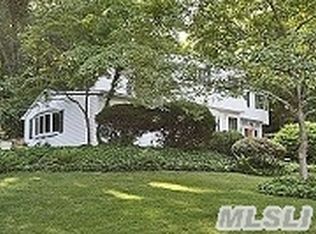 20 3rd St, Woodbury, NY 11797