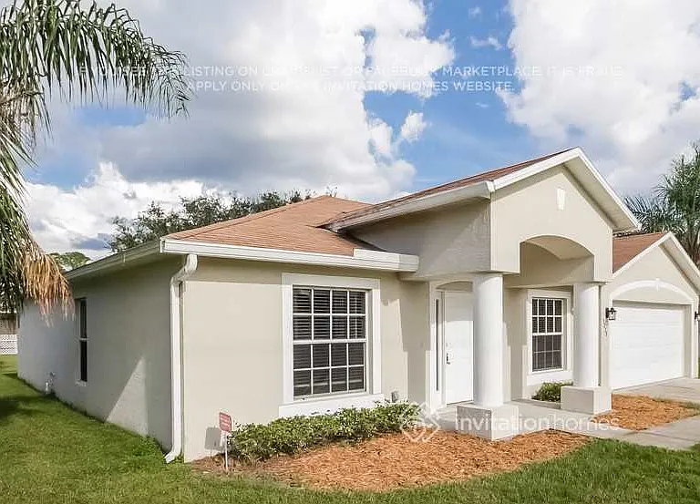 3228 N Biscayne Dr — Photo 2