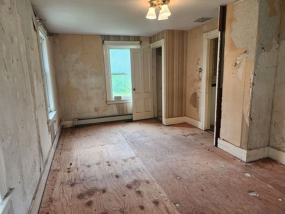 5th image of 575 River St