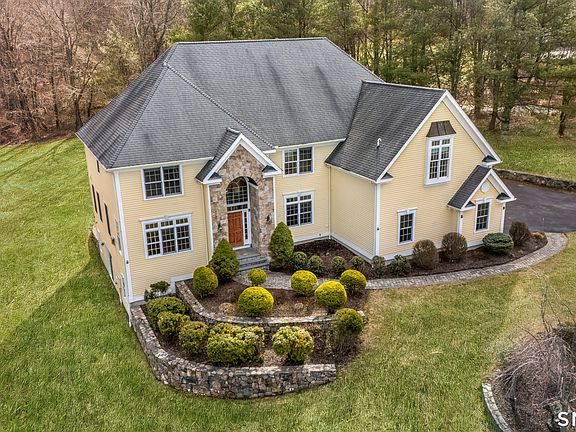 4th image of 68 Charter Ridge Drive