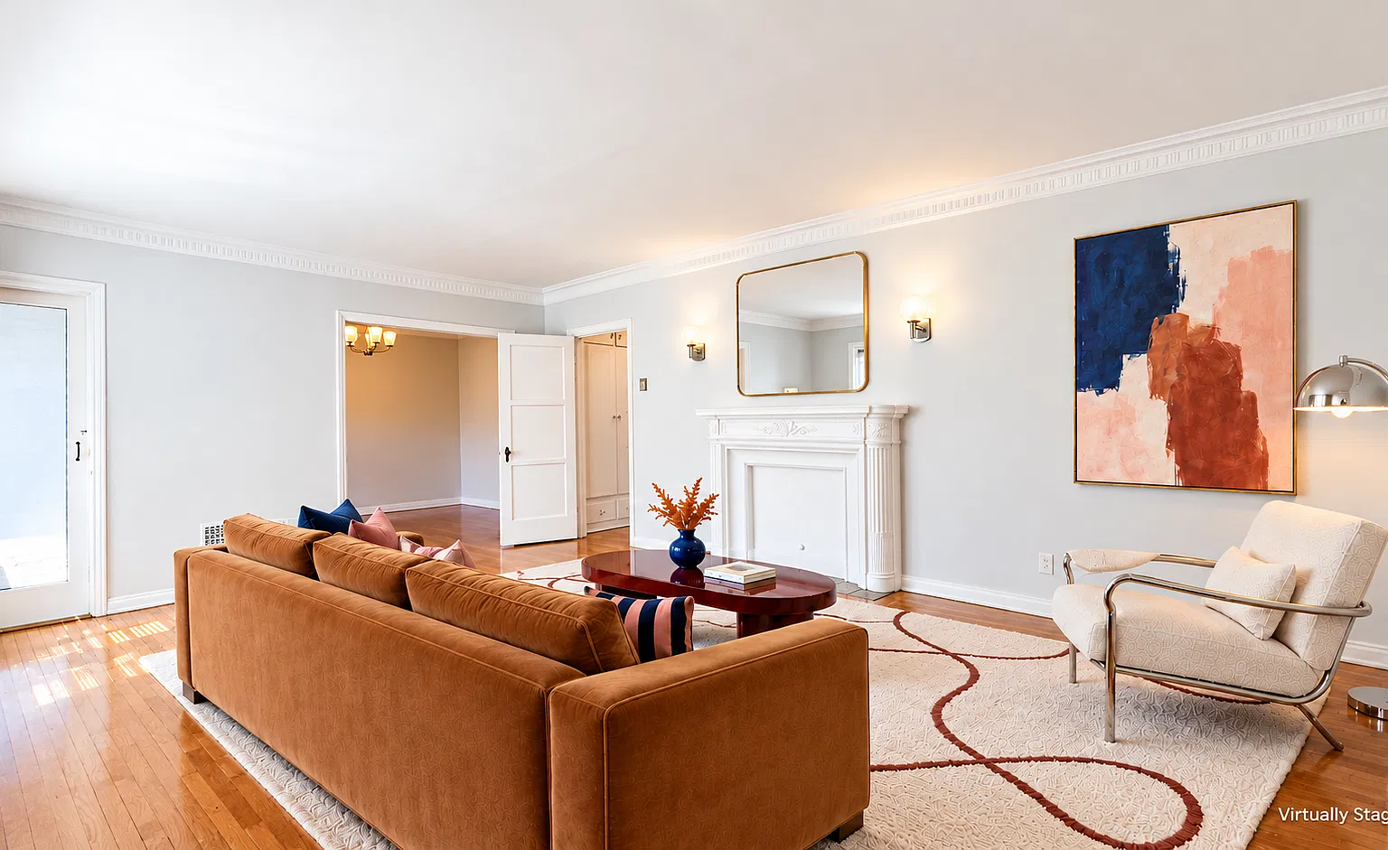 Sprawling Upper 1 Bed with Old Hollywood Charm + Garage Parking Prime K-Town — Photo 2