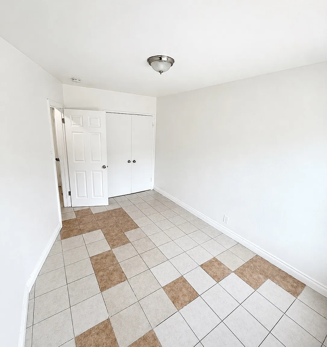 1095 E Nocta St — Photo 3