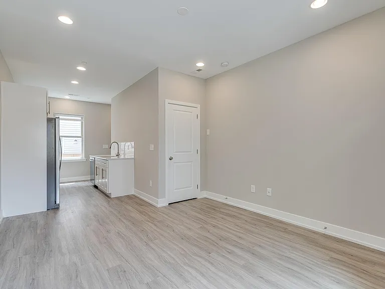 2636 Annin St #3 — Photo 4