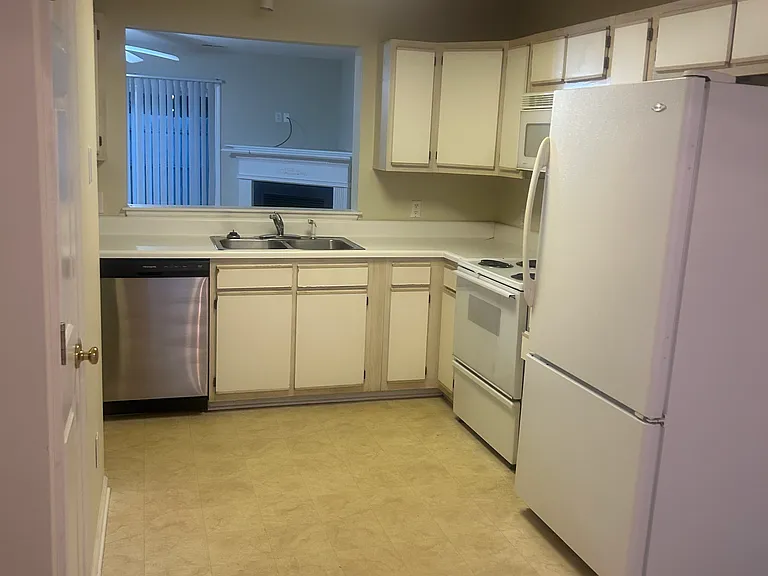 2513 Bluff View Ct #A — Photo 6